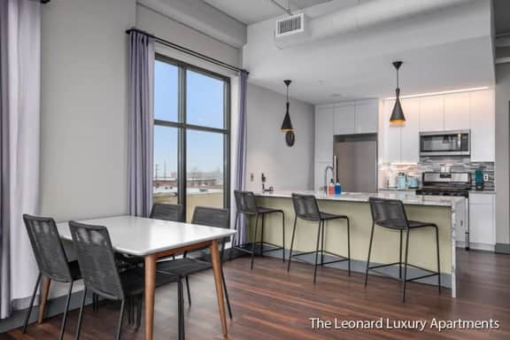 1 Queen Bedroom w/ City Views - Leonard Building